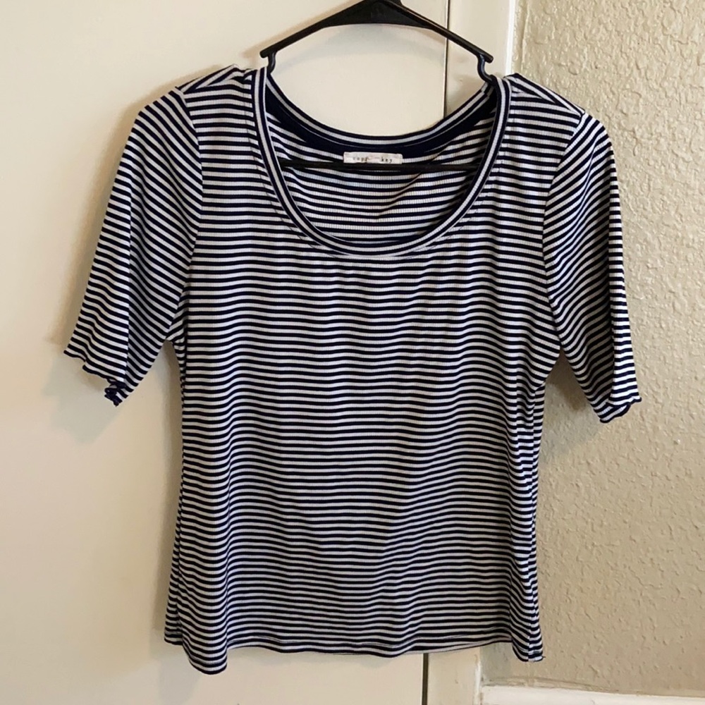 Striped white and black comfy tee